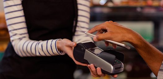 Pagar con el móvil en comercios.