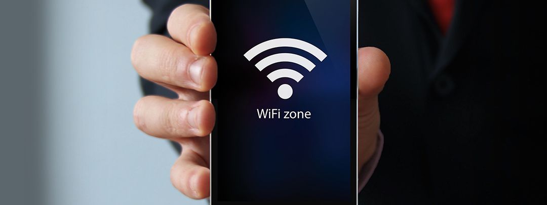 WiFi por las nubes: ¿cómo funciona la conexión en los aviones?