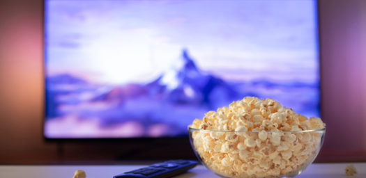 Bowl de palomitas para ver película en televisión
