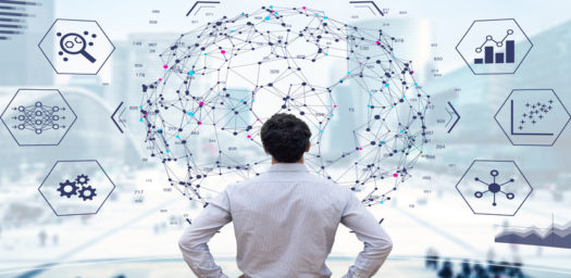 Hombre analizando datos big data