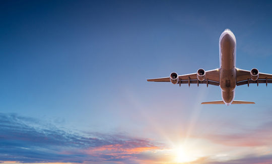 avión despegando