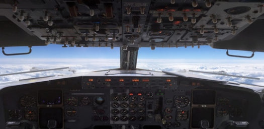 Puesto de mando en cabina de avión