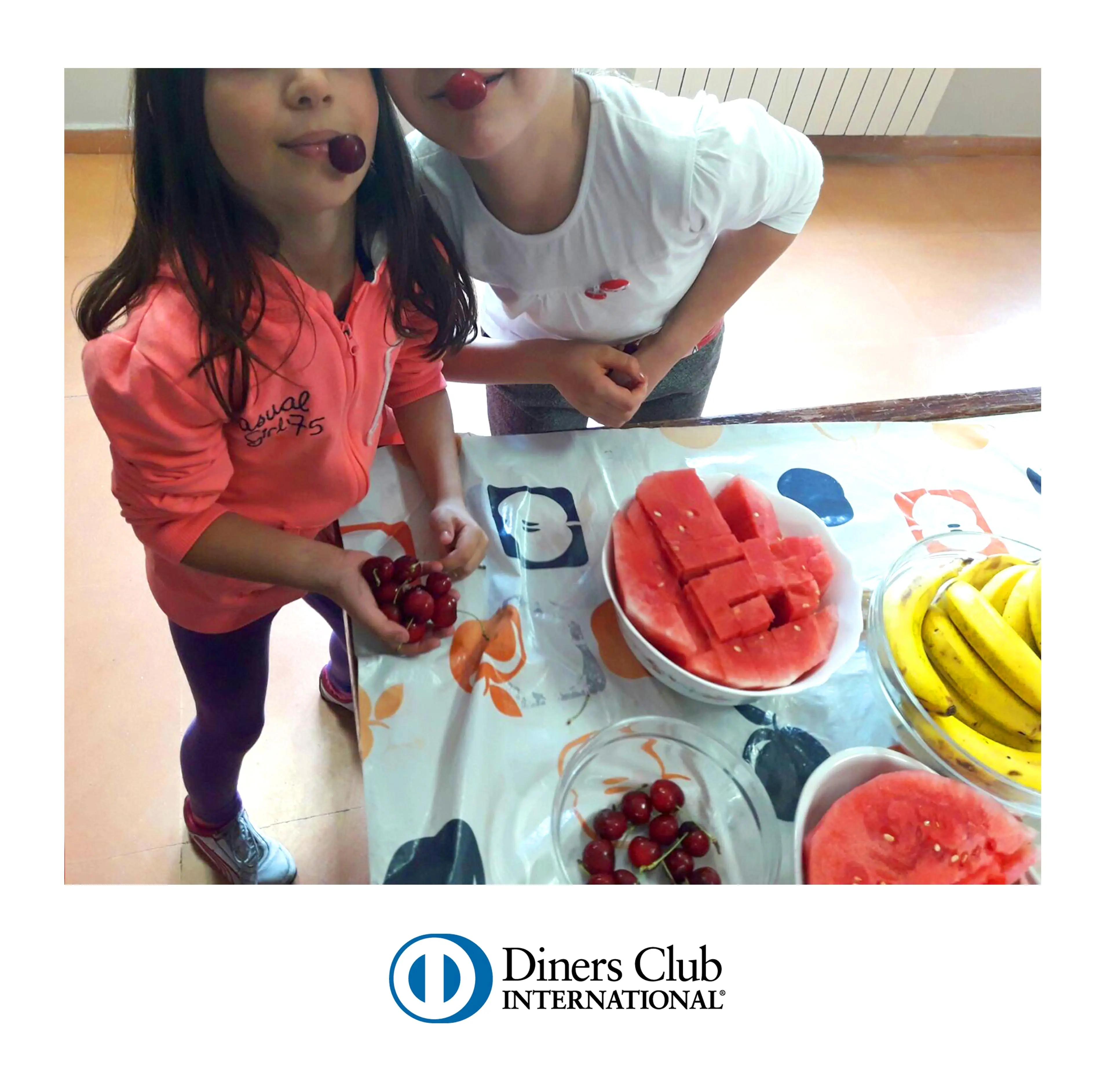 Donación fruta Aldeas Infantiles de Diners Club Spain